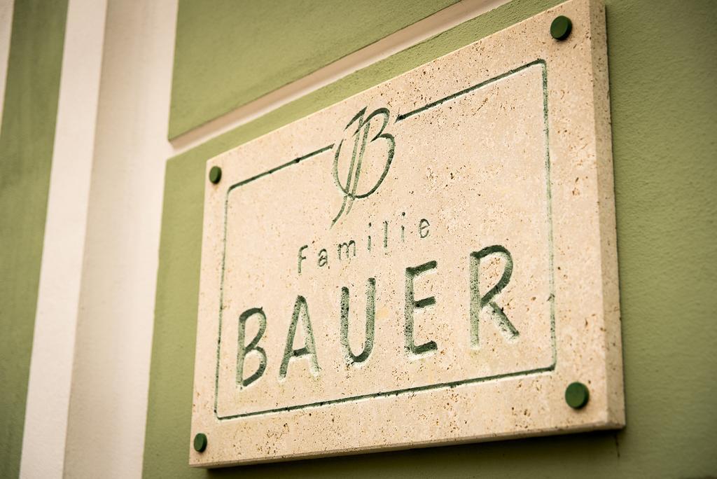 Hotel Weingut Familie Bauer Grossriedenthal Exterior foto